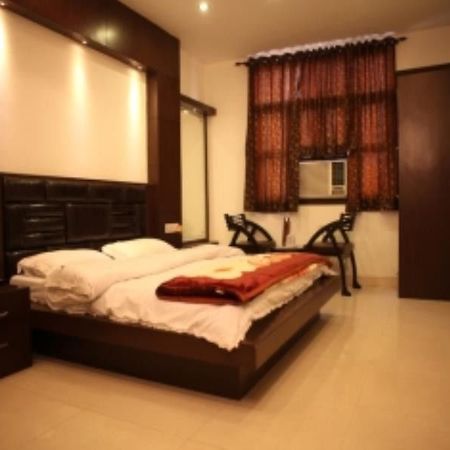 Hotel Pahwa International Нью-Дели Экстерьер фото